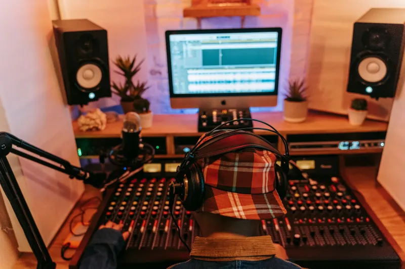 The Quiet Architecture: How R&B Producers Build Emotion From the Ground Up